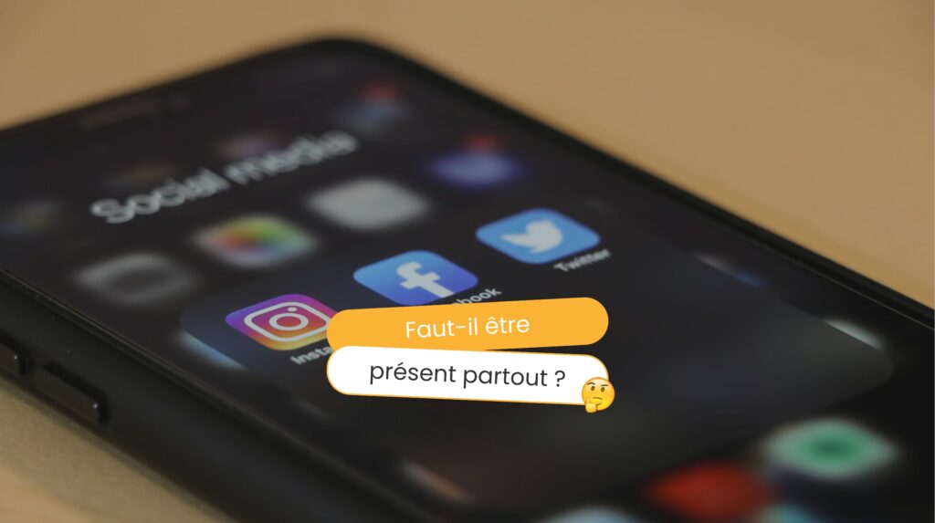 Couverture pour l'article au sujet d'une présence sur tous les réseaux sociaux.